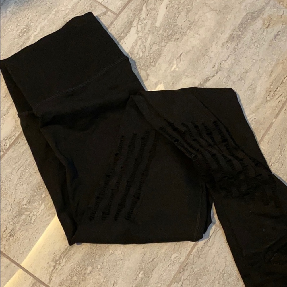 VS sport leggings with decorated patterns